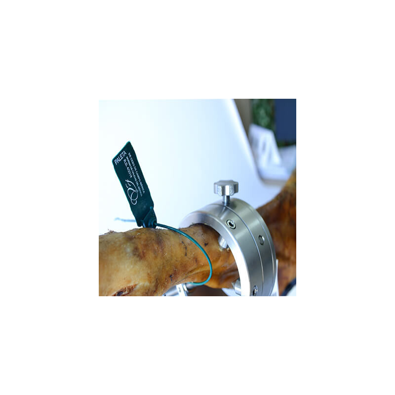 50% Iberico de Campo Shoulder Ham - green label close up 24month